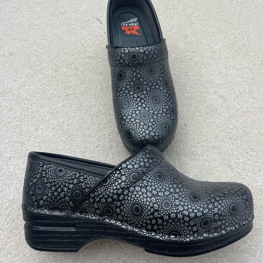 Dansko XP fancy leather clogs - Picture 7 of 9